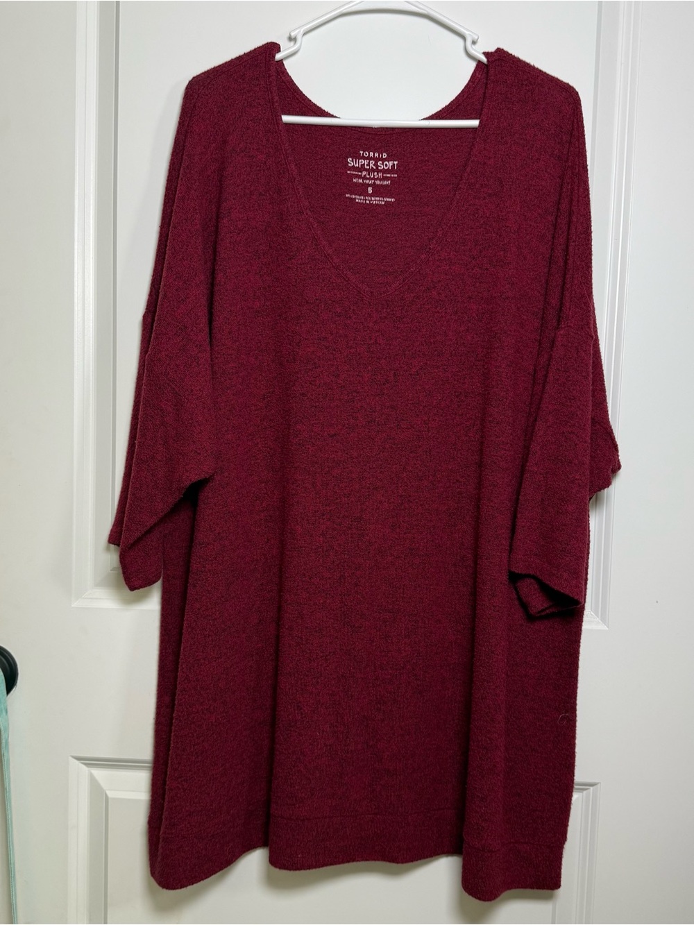 Torrid Super Soft Plush Sweater Top Plus Burgundy Marled V-Neck Dolman Sleeve - Picture 2 of 6
